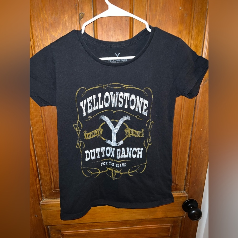 Women’s Yellowstone short sleeve tshirt size M